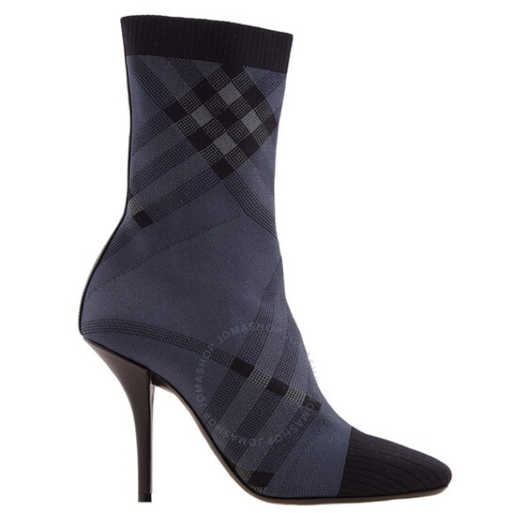 authentic Burberry dolman, booties in grey size 39.5